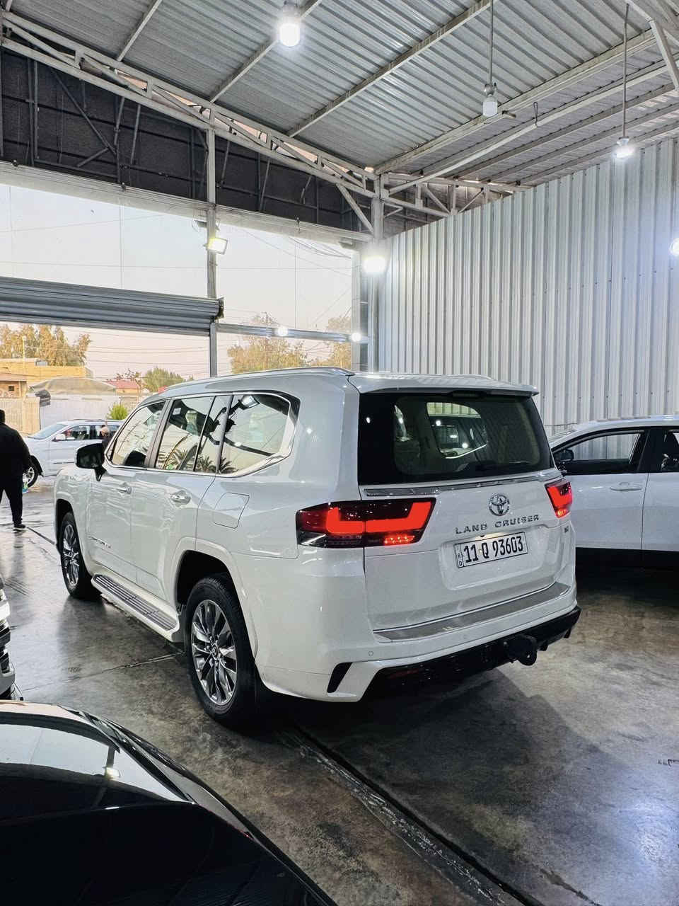 ╔🔥♥️ مجموعة الملك لتجارة السيارات ♥️🔥══╗

♥️عروض العيد الفطر المبارك اركبو خلو عيديتكم علينه

🔥 عروض الأسعار نار – تويوتا لاندكروزر 2024 🔥

🚘 تويوتا لاندكروزر VX PLUS LIMITED

📅 موديل: 2024
📍 الممشى: 29 ألف كم
✅ ضمان ساس 4 سنوات

✨🔥المواصفات الأساسية:
 • محرك 4.000 تنفس طبيعي 
 • ناقل حركة أوتوماتيك 10 سرعات
 • نظام دفع رباعي 4×4
 • 7 مقاعد جلد فاخر مع تدفئة وتبريد
 • شاشة وسطية 12.3 إنش
 • نظام صوتي JBL – 14 سماعة
 • فتحة سقف 
 • شحن لاسلكي + ثلاجة وسطية
 • Head-Up Display
 • كاميرات محيطية + حساسات
 • نظام أمان Toyota Safety Sense
 • باب خلفي كهربائي
 • جنوط 20 إنش

⸻

📍 العنوان: بغداد – الكريعات نهاية شارع المعارض
📞  *********** – *********** 

🔥 استغل العرض 🔥
