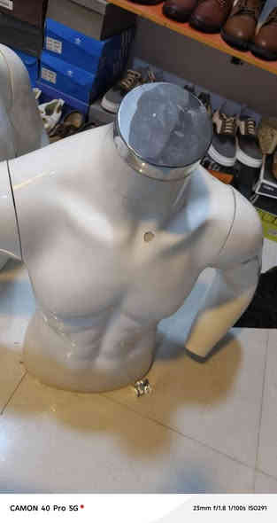 السلام عليكم 
 عندي ملكانات كاملات  عضم ليس لايلون العدد  ٢٠ للبيع 
  الشراي يتفضل خاص  
 *********** واتساب
