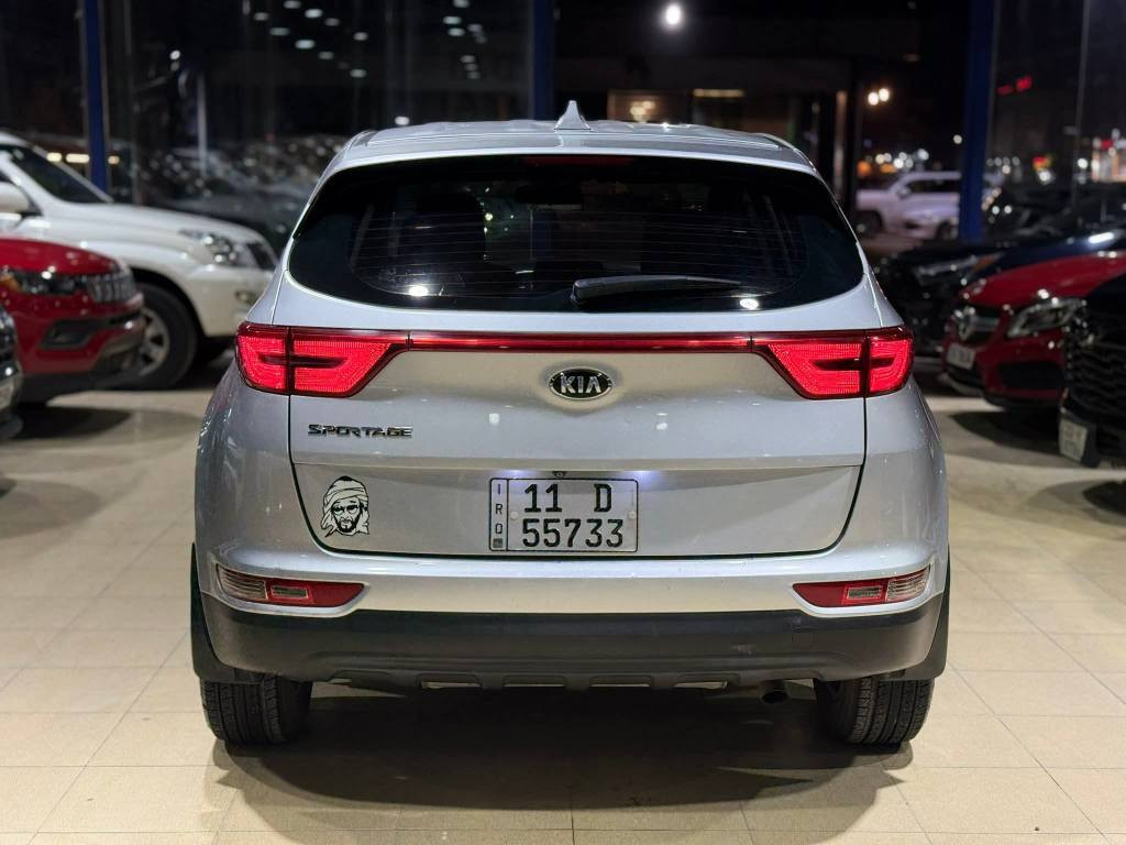 #الضرر : دعامية اماميه  فقط
#الرقم : بغداد
#الايرباكات : بدون ضرر اي ايرباك

#المواصفات :
▪️السيارة : كيا سبورتج
▪️الموديل : 2018
▪️المحرك: 2.4L (اربعة سلندر)
▪️العداد: 70 الف ميل حقيقي
▪️حجم الويل: ويل كب حجم 18 مع طقم تايرات بحالة ممتازة
▪️غرفة السيارة : كشنات السيارة مخمل اسود
▪️لايتات زينون مع كشافات دعامية
▪️شاشة الدشبول حجم كبير للتحكم بايعازات السيارة
▪️قطعتين تبريد امامي وخلفي
▪️ثلاث وضعيات قيادة
▪️سستم صوت 
▪️تحكم ستيرن جهتين بلوتوث وحاكية وكروس سرعة وتحكم صوت 
▪️نظام ABS مانع انزلاق

السعر المطلوب: 175 ورقة مع المجال
 
الاتصال على: ***********

النجف - المدينة المائية -مقابل حي الجامعة
