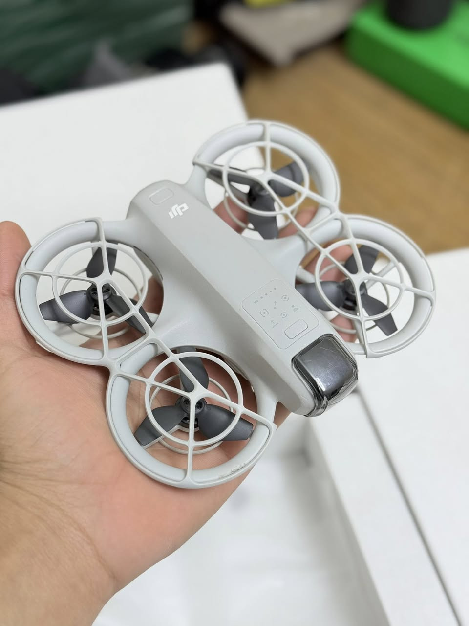 السلام عليكم 
للبيع او مراوس 💢

DJI NEO COMBO ✅

طبعاً الدرون نسخة الكومبوو 
يعني اكيد ملحقاتها تكون الموشن كونترول للتحكم
+الاهم و المميز هوة النضارة الكونترول الي تكون خاصة بطائرات الـ FPV حصراً 

+شاحنة مع 3 بطاريات 

النظافة مثل ما موضح بالصور 100‎%‎ 
فقط الدرون بيها طخات بسييطة وممبينة اصلاً وطبيعي لان مال استخدام 

المكان :بغداد/بوب الشام
الرقم : ***********

السعر :750 الف بيها مجال بسيط
