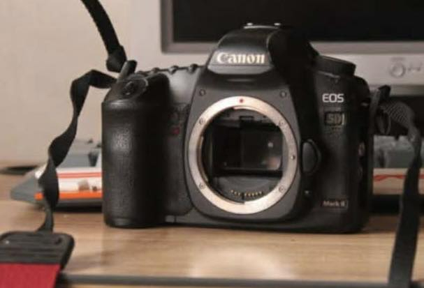 Canon 5D mark 2 فول فريم وياها بطارية وشاحن 500 الف


**إذا كنت صاحب هذا الإعلان وتريد حذفه لأي سبب، رجاءا أرسل رسالة إلى الدعم الفني**