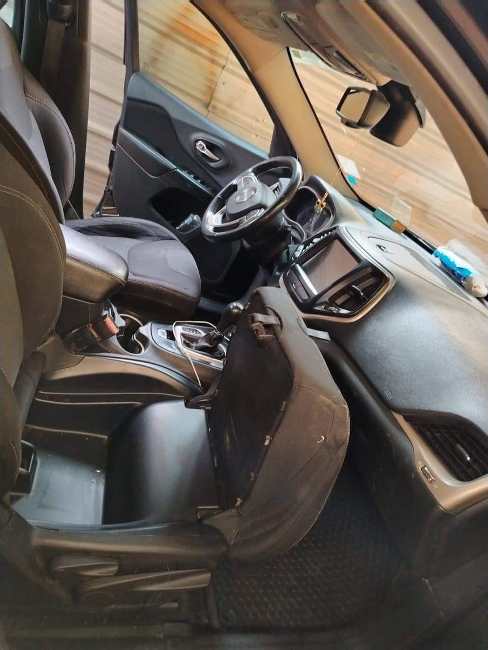 سلام عليكم جيب 2016 رقم بغداد ٦ سلندر فول 1 على ١ سيارة جاهزه رقم بغداد تحويل مباشر  ماشيه ٨٠ مكانها بغداد حادث بسيط مرفق سعر ١١٠ / ***********
