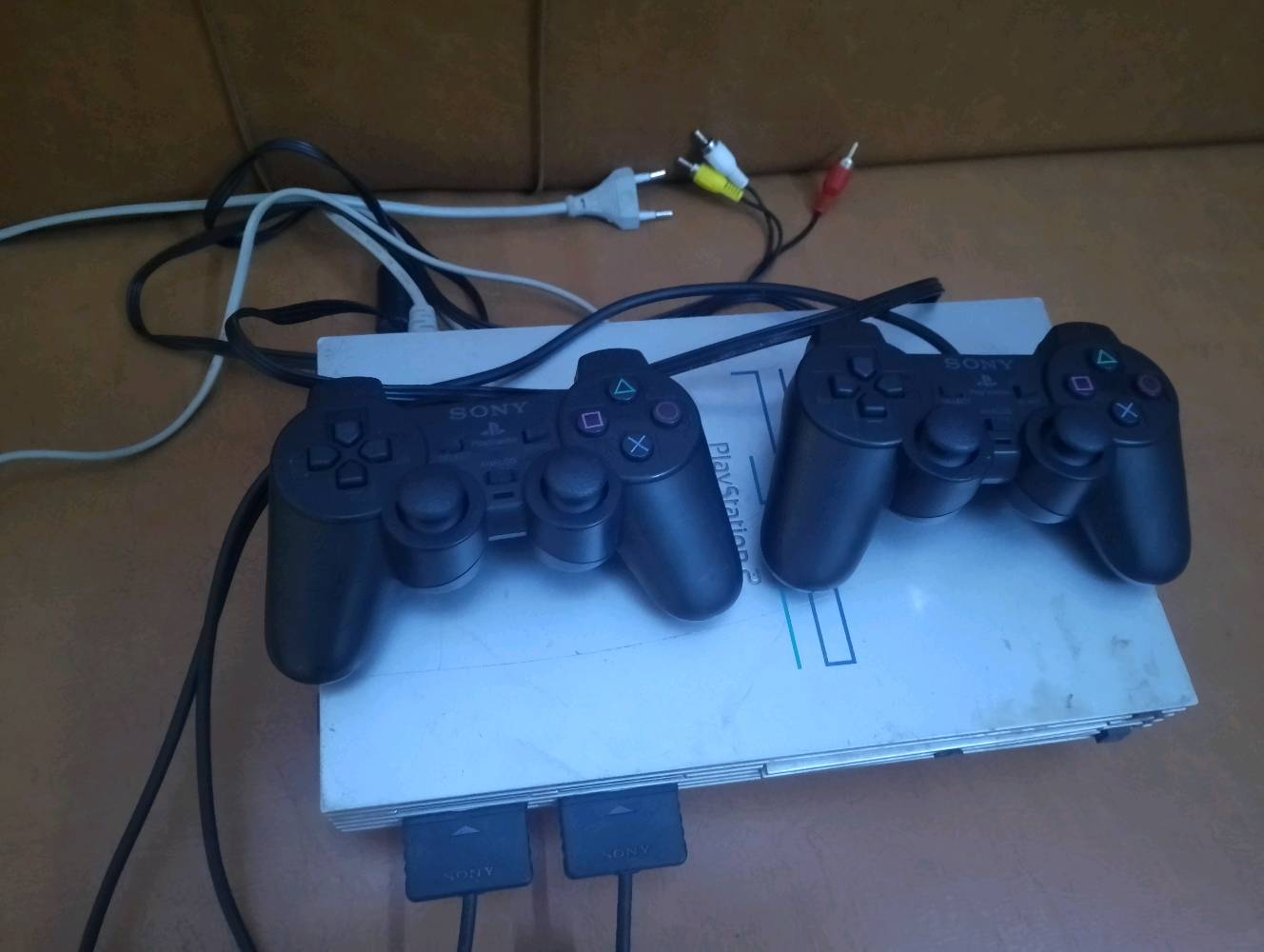 بلي 2 نضيف كامل هوه وغراضه ب 75 