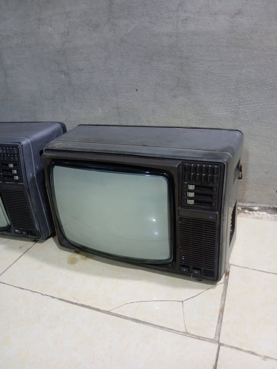 للبيع تلفزيونات قديمه ***********سعر150
