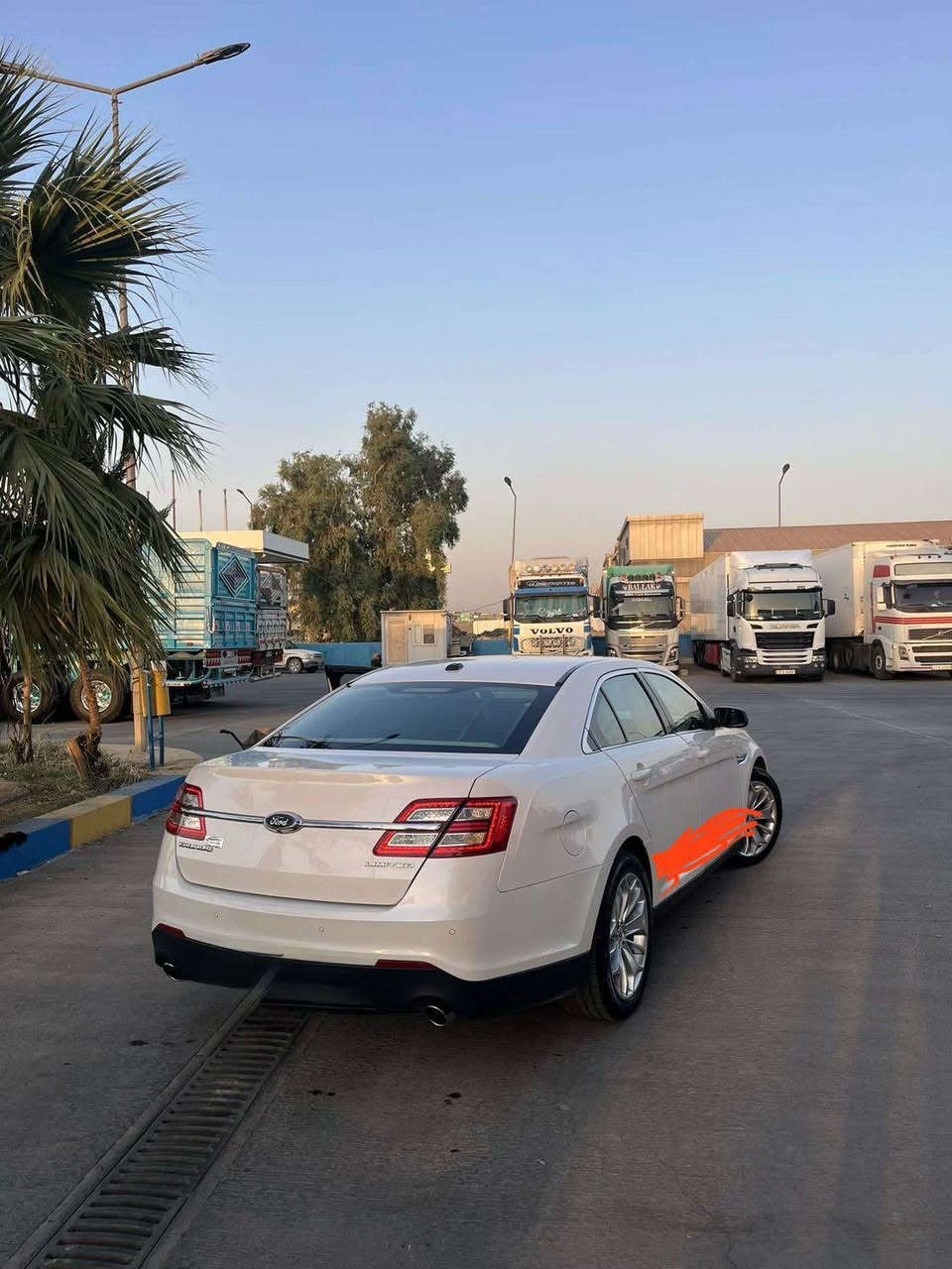 فورد توروس موديل ٢٠١٧ فول مواصفات ته نها سلايد نيه ناو زه رد كوشن جلد و كوشن سارد و گه رم كوشينى دواوه گه رم شاشه سونى ئاوينه رادار و زور مواصفاتى تر پيش و پشت كه پس ٢ پارچه سبوغ له گه ل ٢ په له بى ژورى و بى ارباگ  گير و مه كينه و كاره بايات و حه دادى به شه رت سه نه وى ره قه مى نويه 
***********
موديل ٢٠١٧ فول مواصفات فقط بدون فتحه داخل كريمي كوشنات جلد تدفي و تبريد هوايه مواصفات ٢ قطع صبوغ و ٢ مكان صغير سبوغ بدون دواخل بدون ارباگ بجم كپس گير محرك بشرط سنوي جديد أربيل, العراق
