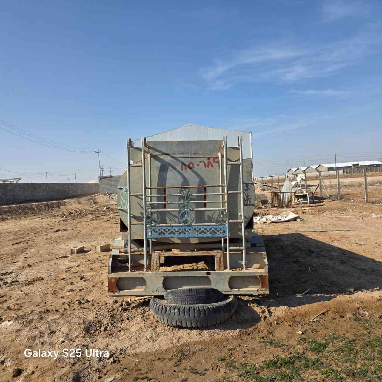 البيع تانكي مقلون جديد يكول راعيه ثلث دروب تارسه  جديد 2024 الطول 5متر  اربعين برميل  يشيل***********
