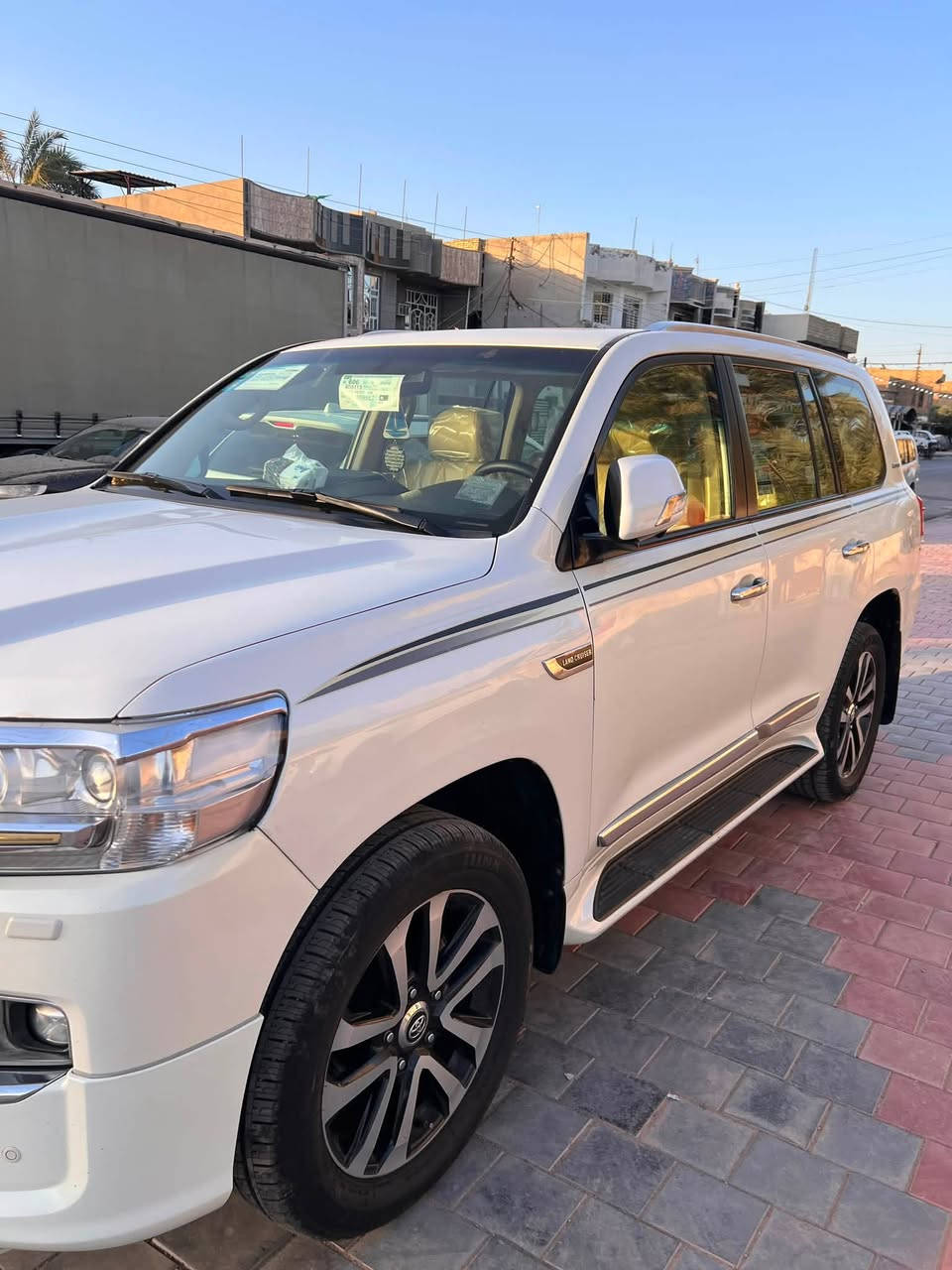 السلام عليكم لاندكروز موديل ١٦ رقم بغداد بسمي بريم صبغ جاملغ ودلعت الباب فقط وسونار موجود ماشيه ١٠٨ كير مكينه مامفتوح 
السياره ع وضع الشركه السعر ٣٦٥$ بيها مجال مكاني بغداد 
***********
