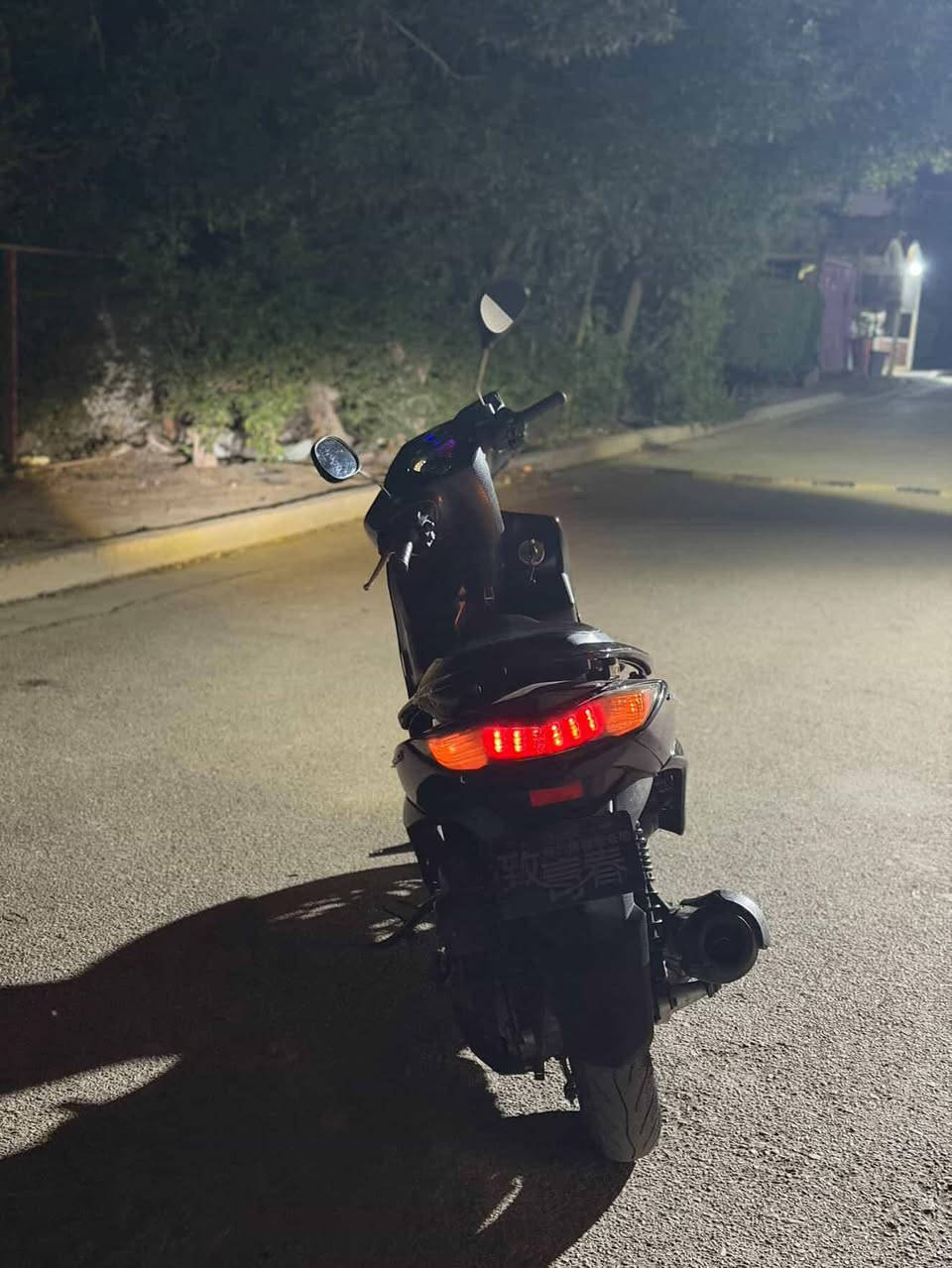 السلام عليكم شباب 🥰
السلام عليكم شباب 🥰
للبيع او مراوس بشي نضيف / سكنس لد 🔥
دراجه حلوه ونظيفه جداً واستعماله خفيف، ما بيه أي مشكلة ميكانيكية وجاهز للاستخدام مباشرة. الدراجة مرتبة ومحافظ عليها، والمحرك يعمل بسلاسة وقوته ممتازة بالمشي.
الكهربائيات كلها شغالة (الأمامي، الخلفي، الإشارات)، والسلف يشتغل بدون أي تعب. الدراجه اقتصاديه بالبنزين ومناسبه جداً للمشاوير اليومية داخل المدينة.
الشكل الخارجي نظيف مثل ما واضح بالصور، دراجة مريحة بالقيادة وخفيفة بالحركة.
المميزات:
قبغ بانزين نفخ 
استعمال خفيف
جاهزه للاستخدام فوراً
السعر: (٦٥٠ وبيهه مجال) 
الموقع: (بغداد .الأمين الثانيه)  
للأستفسار: خاص او ( ***********) + متوفر واتساب وماسنجر
