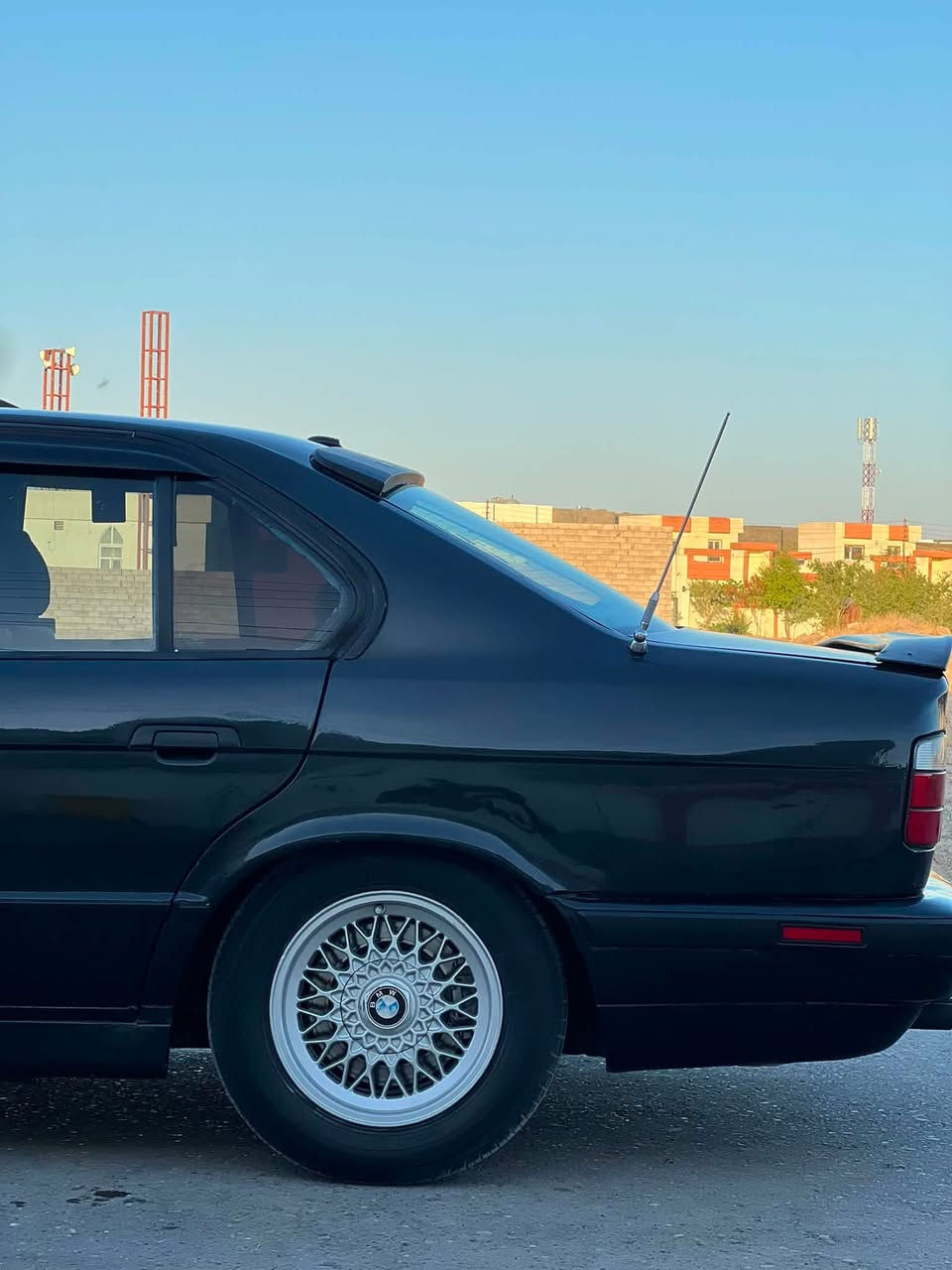 السلام عليكم للبيع BMW525مسكر عدل موديل 1992 بغداد الدولي فول اوتو  سلايد روف كشن كهرباء مري منفصل تبريد قطعتين بدون ضرر فقط صبغ جماليه شرط التحويل والغرامات سعر 65$ وبيها مجال مكاني صلاح الدين ***********
