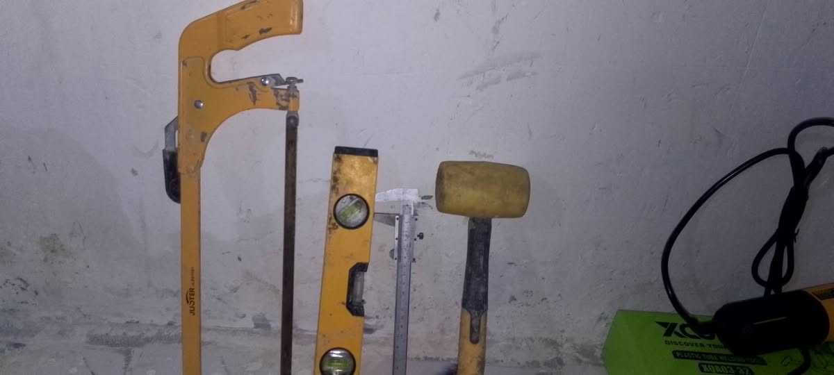 ياالله
معدات للأيجار 
وايضا مستعدون 
لصيانة انابيب الماء 
وتركيب المراوح السقفيه
ونقاط الكهرباء 
و***********
