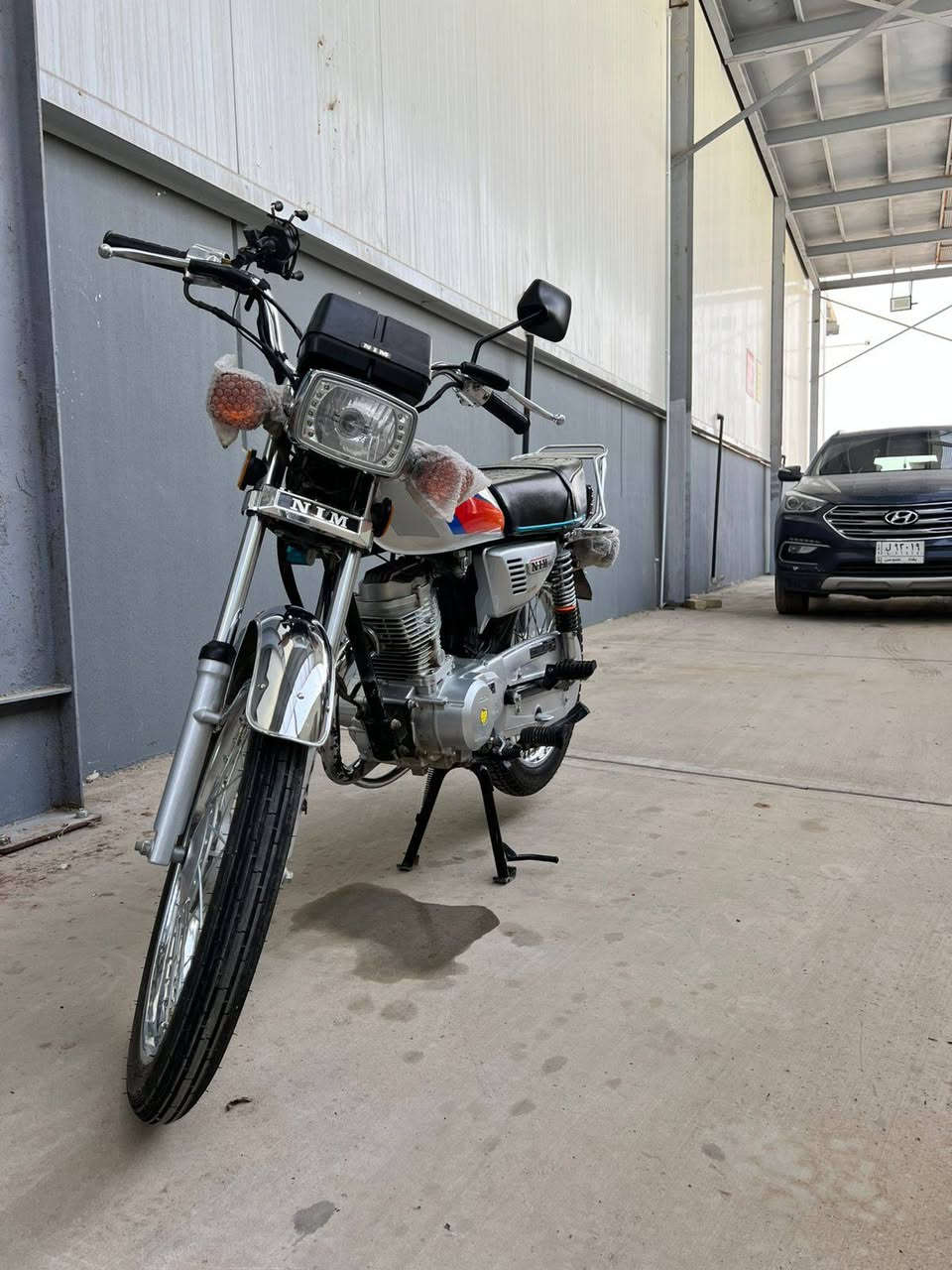 السلام عليكم دراجه نامه 4 كير 
صارلها شهر ونص نازله من شركه مشتغله بس عشر ايام 
دراجه كلش نظيفه وحلوه وبل واقع احلى من صوره 
مشكله بيها فقط برغي دبل ساحك مثل ما موضع بصور ويطلعوله سن بخمسه
راعيها شرعي موجود ومنفيس موجود اصوليه دراجه 700 الف وبيها مجال قليل 
مكانها بغداد 
***********
