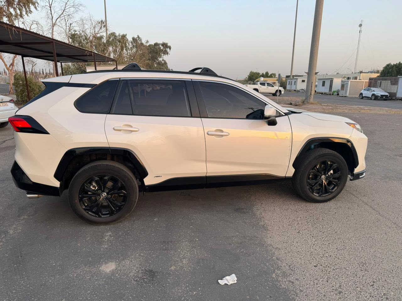 للبيع راف فور  هايبرد
2022 SE AWD 
( فور ويل)  اللون ابيض صدفي الحادث بالمنشور موصفات seالمعروفة  - فتحة و رادارات و صندوق كهربائي  
السعر :(( 245)) وبيها مجال بسيط مكاني البياع 
للاتصال:***********
