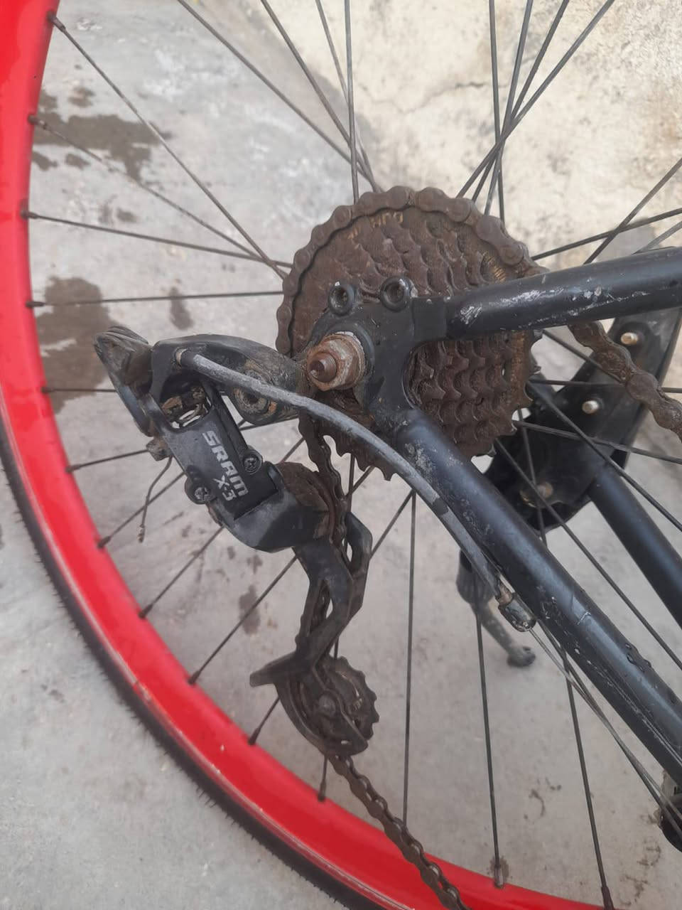 سلام عليكم بايسكل رياضي نضيف سعر 100 مكان بصره بل طويسه ***********
