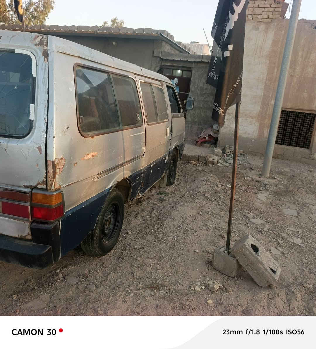 كيه بسته للبيع سياره صوليه بس سنويه سحب وماندل راعيه ابيع كوم حديد مكينه وكير وكسن حلوات وكشره زوين وغرفتةزينه سعره ب٩ورقات وبيه مجال***********
