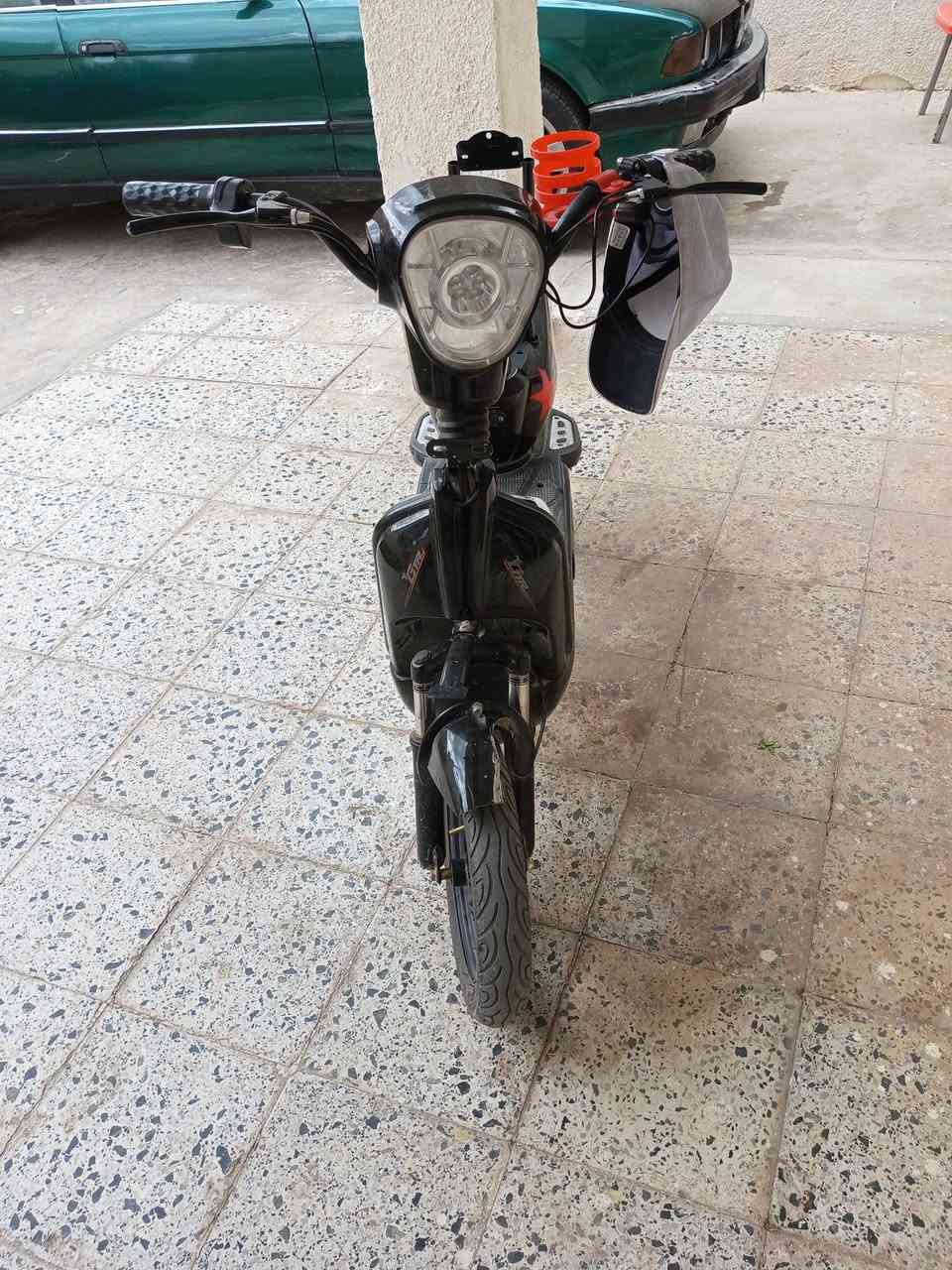 السلام عليكم درجه شحن للبيع بطاريات قبل اسبوعين مبدلات  بريك الجديد دراجه حلوه نظيفه سعر 150بي مجال  
مكان تكريت الرقم بس وتساب ***********
