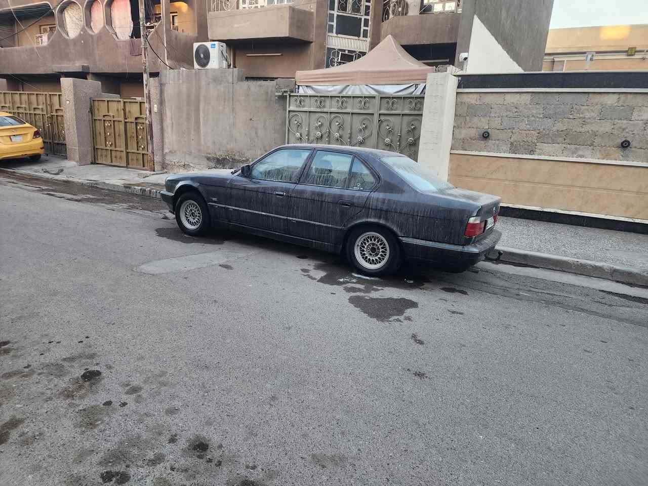 525 مسكر عدل موديل 1992 رقم ديالى الجديد سنوية باسمي تحويل ثاني يوم هزة جديدة غرفتها نظيفة  السعر 65 السيارة بيها نقوصات بسيطة يوكعن من سعرها 
مكان السيارة بغداد 
***********
