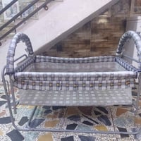 سرير وكاروك بسعر ٧٠ الف الاتصال عل رقم 07722658862