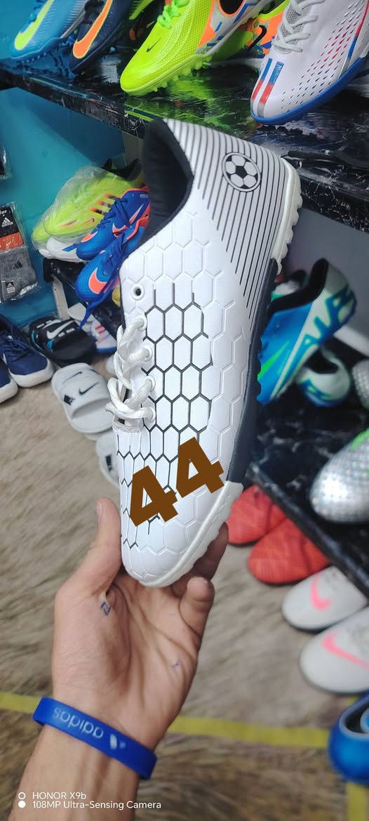 حذاء خياط خارجي كامل💞💥 
نوعيه ممتاز👌 
السعر فقط 10ألف 🔥
آخر 4 قطع سارعو بله حجز 😇
موجود توصيل جميع المحافظات 5000 الف كركوك 3000 فقط 🚕🚚
*********** 📲☎️📞
