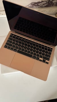 ⁨	Macbook Air M1 256 GB Hard 8 GB ram 13.3inch Battery 90% كامل ملحقات...