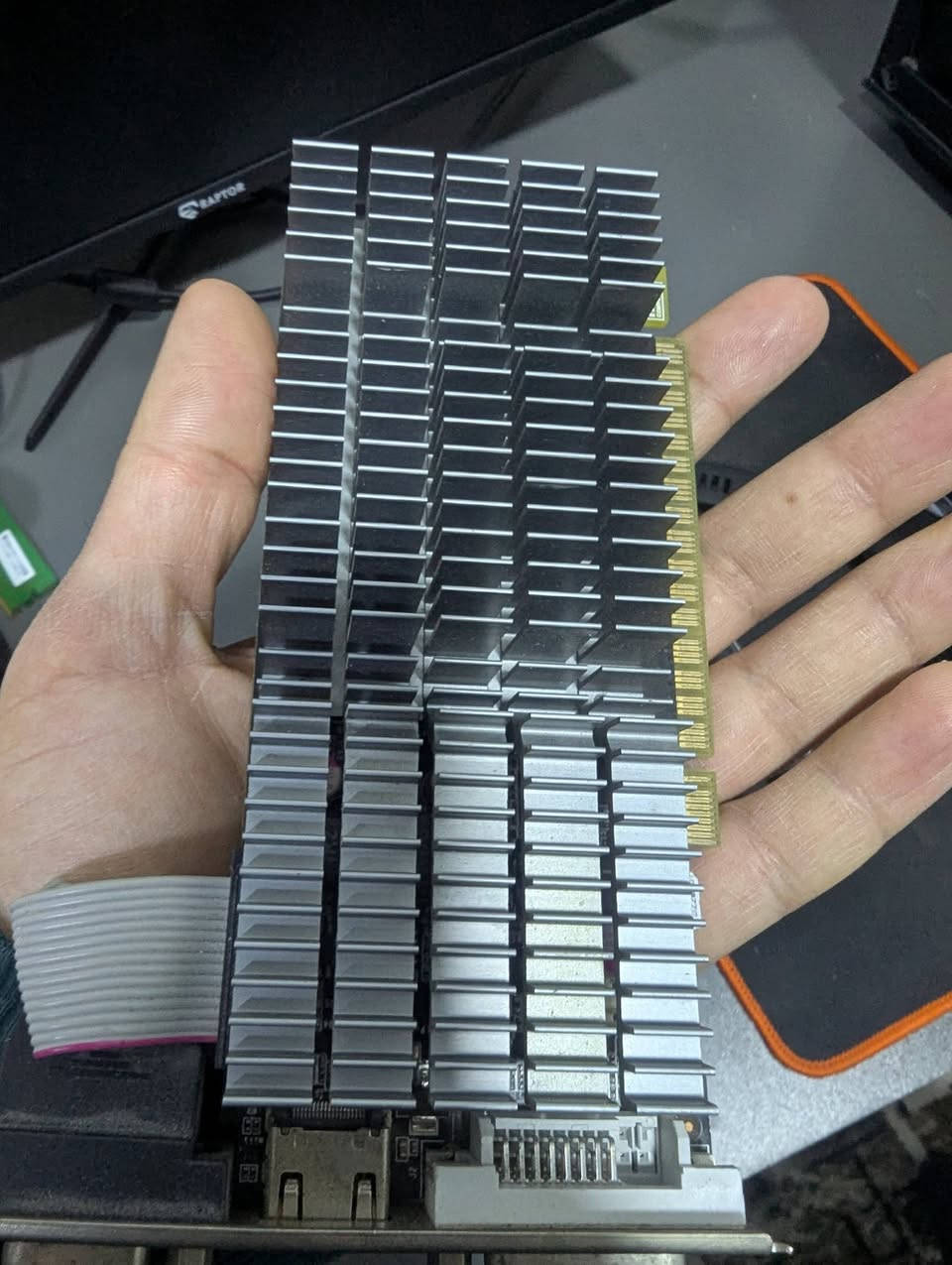 سلام عليكم للبيع كرت شاشه موديل gt 710 4gh مع توصيل  50 رقم الهاتف ***********
