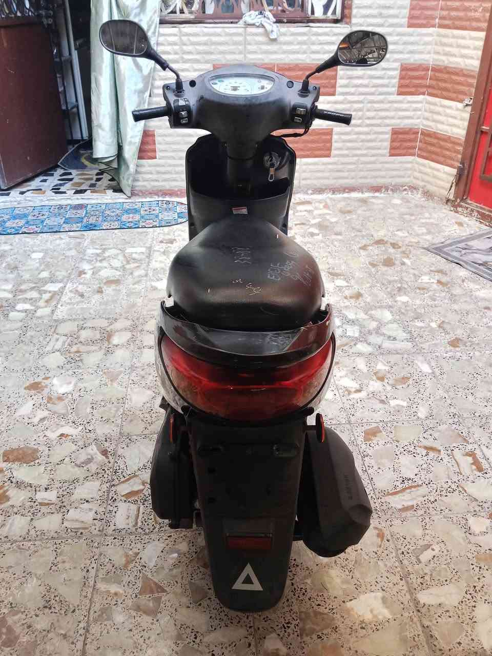 السلام عليكم
دراجة بريز بغبغاء ياباني جديدة لوك 
دراجة كفاله عامه من كلشي 
شرط جيب فيتر وتعال فحص براحتك 
ماشيه 10 الاف زيرو وراقها ابسمي 
مكاني بغداد البلديات
شراي يتصل ***********
قفلها مليون و100 قفل قفل
