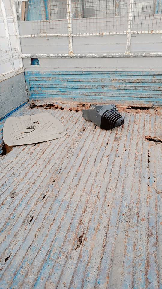 سلام عليكم كيه موديل 96 محرك مكفول جير مكفول شاصي مكفول رقم شاصي شعار مكلف بنشر 48وبيه مجال صاحب سياره ***********
