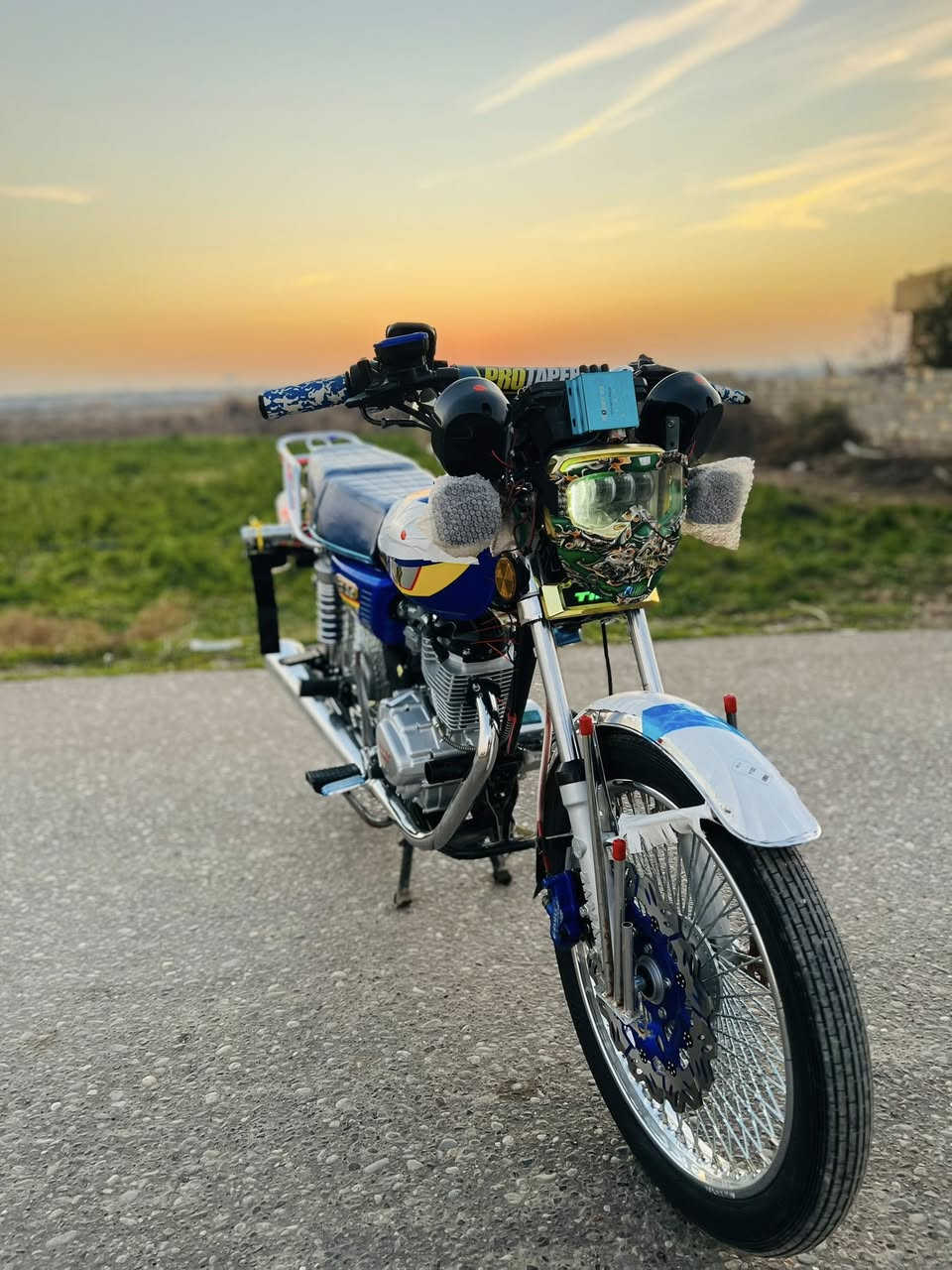 السلام عليكم 
للبيع تايكر 
موديل 25
محرك شرط 
بعده شركه مامفيلس 
كهربايات شغاله 
ماناقصه كلشي 
الماطور احلا من الصور 
السعر 750وبي مجال 
مكان تكريت البوعجيل 
الاستفسار النتصال ع رقم 
***********
