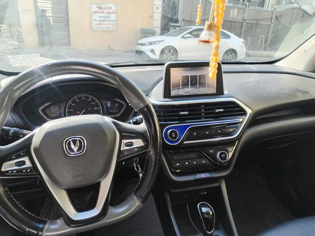 شانجان ايل سفن موديل 22 ماشيه 100 سياره جاهزه كل نقص مابيه السعر 11مليون وسعره كلش  مناسب مكان السياره كراده جادريه *********** ملاحظه نقصه بس بوجكتر امامي فقط
