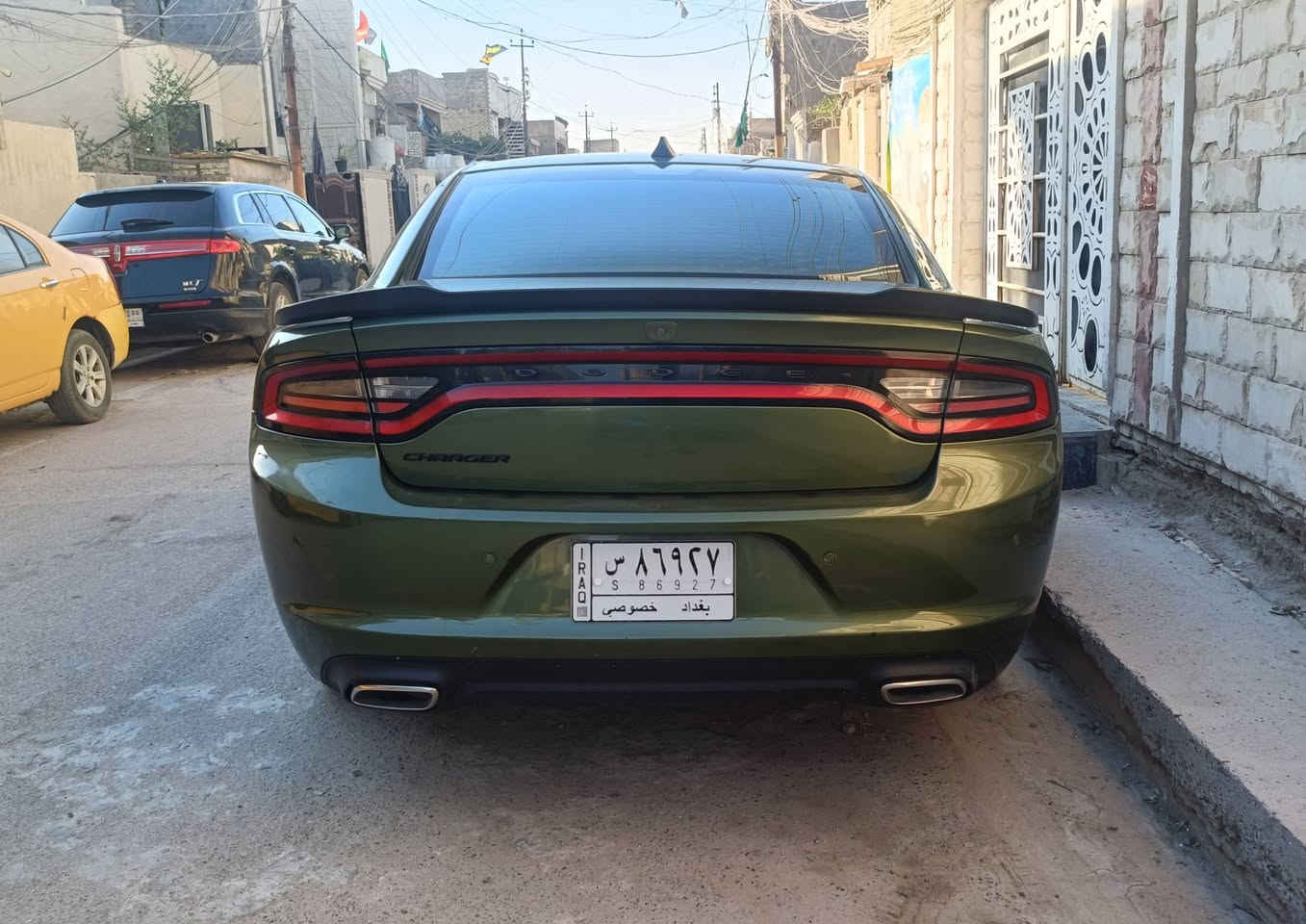 مكلف بالنشر للبيع فقط 
السعر 230 ورقه للاتصال *********** و
دوج چارجر موديل 2020 رقم بغداد
محرك 6 سلندر 3600 محرك وكير مكفولات 
مواصفات عاديه 
مشايه 76 الف مايل 
بصمه . شاشه كبيره .تشغيل عن بعد
وارد امريكي مكفوله من الصبغ  حادثها جداً بسيط باب امامي ايمن فقط ومبدل نفس اللون
صورة الحادث موجوده ويا الصور 
المكان بغداد الزعفرانية
