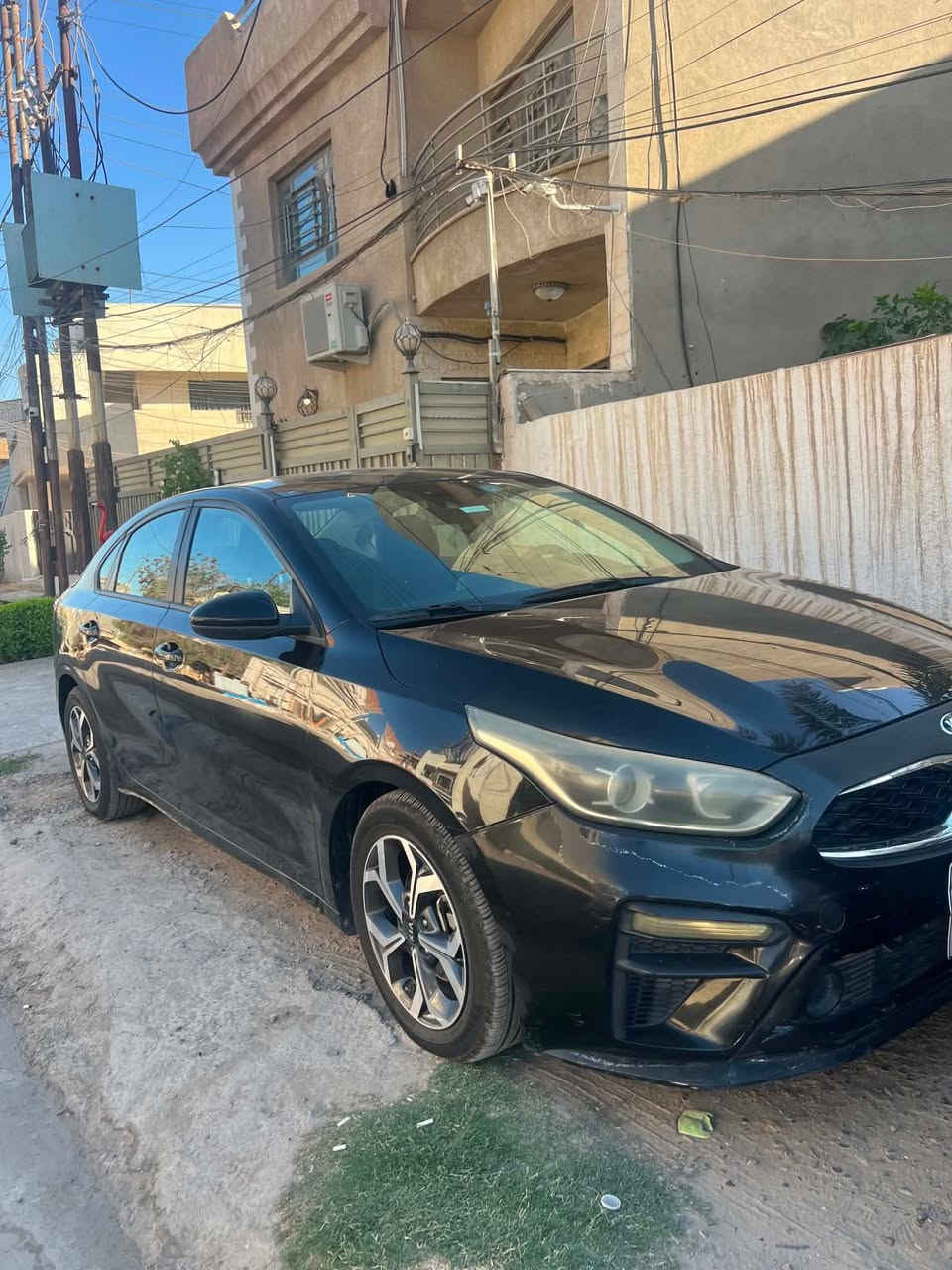 كيا فورتي 2019
السيارة حادثهة دعاميات و مكان الرقم بالصندوق فقط صبغ و صور الحادث موجودة بدون ايرباك
 
المكينة مكفولة و الكير محور ATF المرغوب 

تحكم ستيرن كامل 

تحديد مسار 

رادار امامي 

و باقي المواصفات معروفة بالفورتي 

السيارة ماشية 84 الف ميل 

السيارة بيها مكانين بارد و بيهة شخط خفيف بالباب 

السعر 125 و بي مجال *********** واتساب 

*********** اتصال
