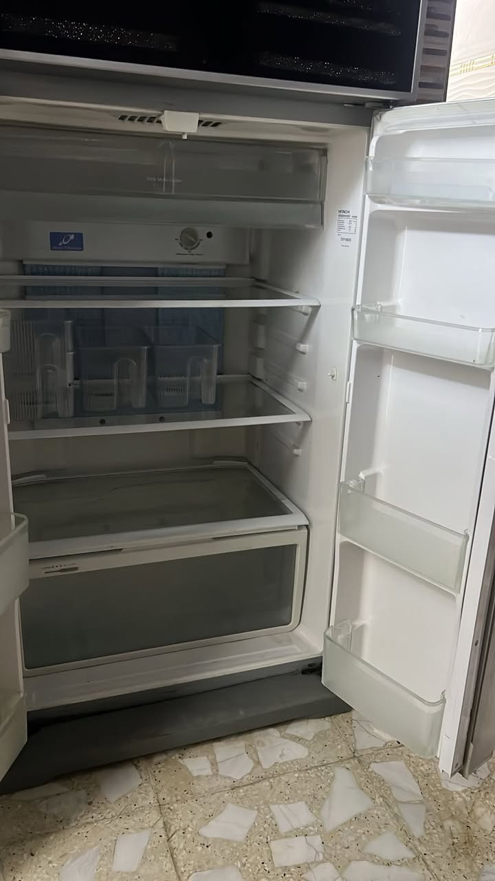 ثلاجه فول بعدهي جديده. للبيع بابين مثل ما شوف. سعره ٦٠٠ الف ثلاجه دبل مو صغيره  االعنوان حي اور رقم الهاتف :***********
