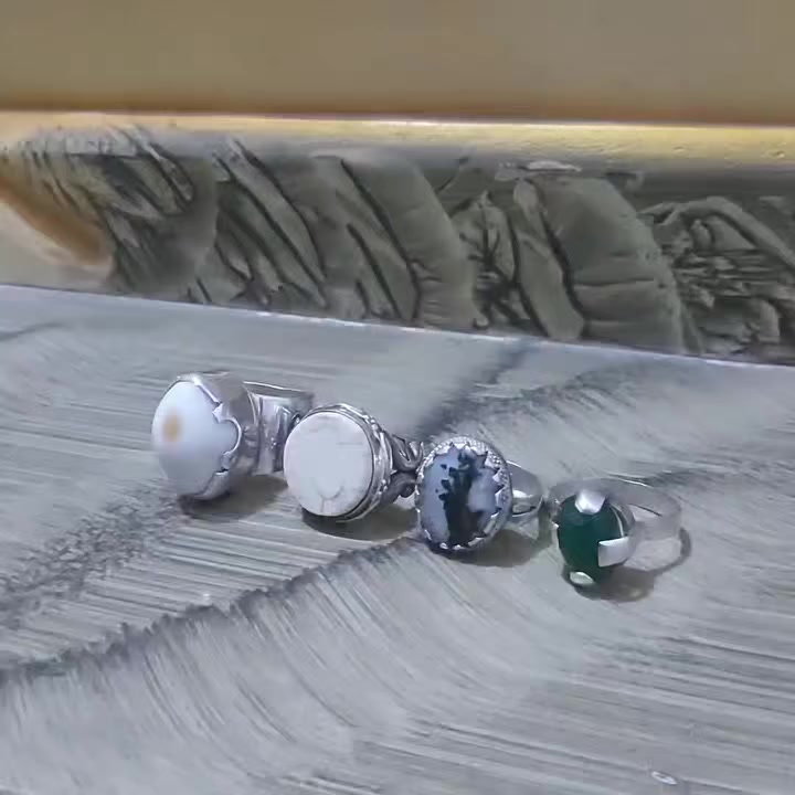 السلام عليكم خوتي عطف صحراوي مثقوب صياغه سلجوقيه وهاذ سليماني عطف صياغه ثقيله وياقوات خامه صياغه يدويه ويماني شجري مصور صياغه يدويه مختوم الي علا باب الله يجيني عليهن ونشالله ماكون خاطره اله طيب كل الاحترام لكم خوكم وخادمكم


**إذا كنت صاحب هذا الإعلان وتريد حذفه لأي سبب، رجاءا أرسل رسالة إلى الدعم الفني**