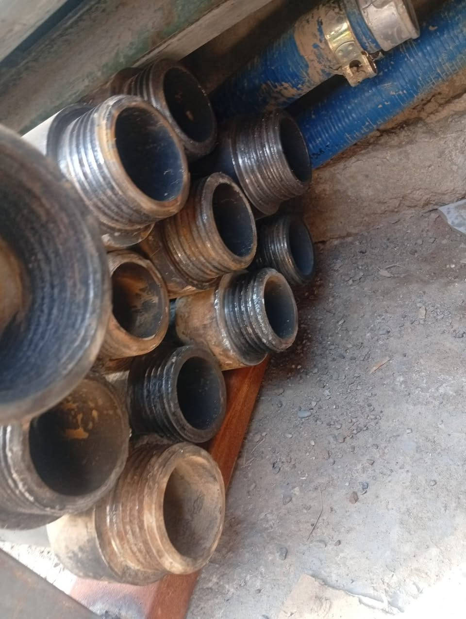 برينه حفر ابار للبيع سن خشن كامله وياه بوري 24متر شاصي جنل ثقيل بوري ثقيل شرط الشغل راس حفر وحده 8انج  مكان ديالى بعقوبه للستفسار اكثر ***********
