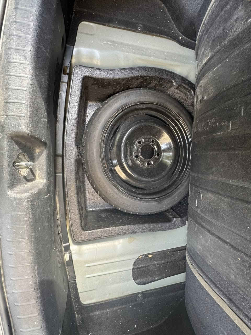 السلام عليكم 
فورتي مديل 2023 بدون اي نقص جاهزه 
بسمي مداور ثاني يوم مكاني بابل حله
حادث تبديل بنيد وجاملخ نفس اللون
بدون صبغ وتبديل الفخذ الأيمن بدون كص
رقمي ***********
السعر 135بيه مجال
