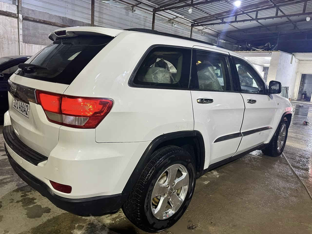 جيب ٢٠١٣ رقم بغداد خليجي صبغ بيه باب سايق ول وراه نصهن صبغ من نص وجوه وربع بنيد سياره كلش حلوه مكينه كير تبريد صدر نص عمر سياره ترايه حلو كشر حلو موصفات فتحه بصمه مكان سياره بعقوبه سعره كلش حلو ١٥٥  رقم صاحب سياره ***********
