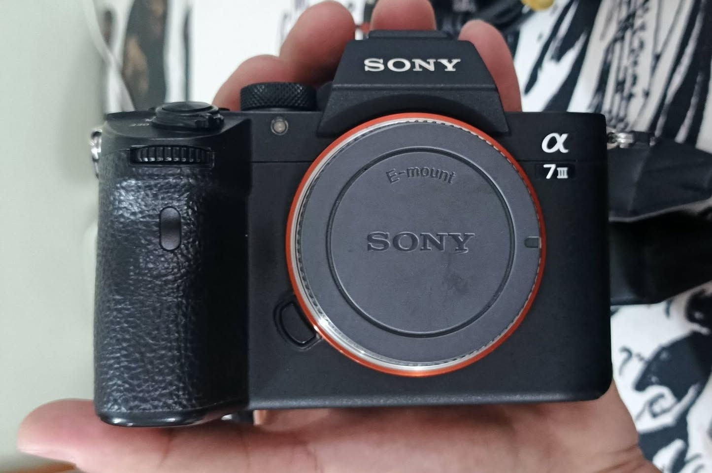 كاميرا سوني سفن مارك ثري مستخدمه استخدان نضيف
شتر 34K
محتوياتها كاملة 
كاروتنه + بطاريات عدد 3 + حزام كتف + كيبلاتها مالت الشركة الاصلية 
شرط النضافة و مكفولة من اي شي بيها 

سعر 8 ورقات 
مكان النجف 
توصيل موجود ما عدا الاقليم 
للتواصل 
***********
