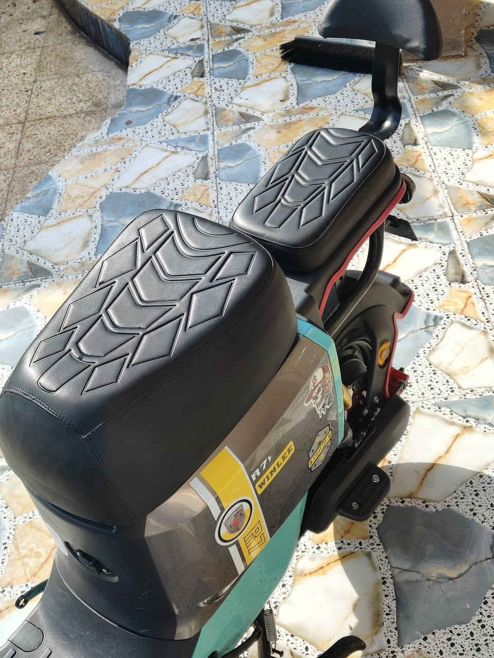 السلام عليكم ورحمة الله وبركاته
للبيع بايسكل شحن نضيف 
5 بطاريات 
مع شاحنه
الاتصال عل الرقم 
***********
او مراسله الصفحه
