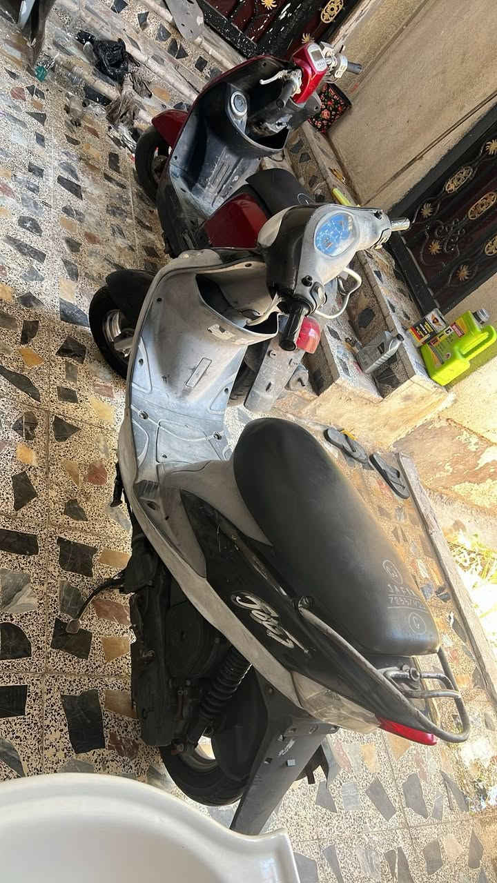 دراجه ماكس قجمه للبيع سعر 750وبيها مجال لشراي دراجه كامله مكمله سلف هندر كلها بلاديه ما عده السلف تجاري ول كاور مفتوح لين طافر من عنده الضفر مالت الولف وتساب *********** بصره مشراق
