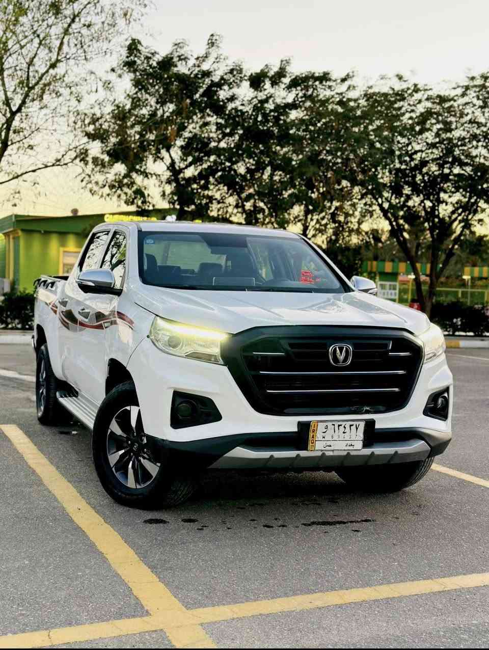 السلام عليكم ♥️
بيكم هـانتر شانجان 
الموديل : 2023 
رقم بغداد 
كير اوتوماتيك 
فول موصفات  
____
* بصمه 
* فول ويل
* كامرا خلفيه
* شاشه كبيره 
* بصمه ابواب 
* كشنات كهرباء 
* قطعتين تبريد 
* ويل كاب كروم 
*مري شفط 
* حساسات خلفيه 
____
السعر 165 وبيها مجال 
مكان سياره بابل سونار موجود بيها 
***********
