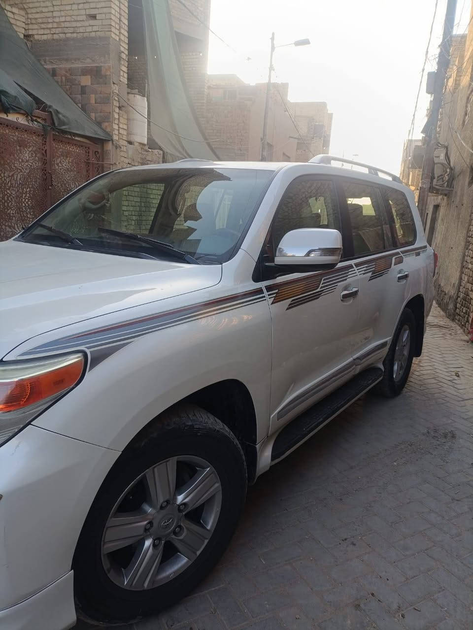 اسلام عليكم سياره لاندكروز موديل ١٤ بغداد ألماني بريم فول مواصفات تخم تاير كهربايات كله شغال تشغيل عن بعد كشنات كهربائيه حداديه مري شفط فتح بل سقف حساسات خلفيه وامامي مكفوله كفاله عامه المكان بغداد مدينة الصدر ***********
