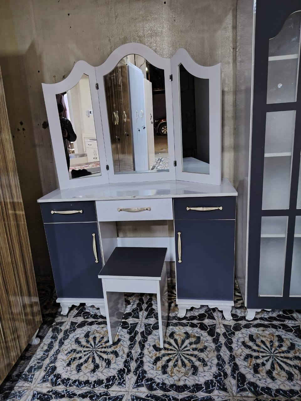 غرفة نوم 🛌 5قطع تفصال 🔨خشب 🪵 MDF 🪚 مستخدم سبوع كنتور4بيبان ✅السعر 450  بي مجال للاستفسار والطلب يرجى إرسال رساله اوالاتصال بل رقم ***********واتس أب العنوان كركوك حي العروبه قرب جامع الله آكبر 📍📍
