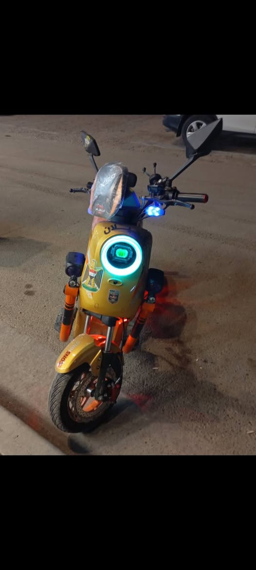 السلام عليكم 

دراجه شحن X900 🏍️.  بيع او مراوس 

بريكات دهن هايدروليك HAEDROLEK

دبلات امامي هيدروليك والخلفي غاز 

شاشه ديجتل 

وياله رياضي + فلنجه كبيره 

تشغيل بصمه + سويجين 2 + بصمتين 2 

بطاريات 25 امبير 🔋

عدد 5 بطاريات 🔋

سرعتها 119 حقيقي 80 🏍️

ديجلات + اناره جانبيه 🎧

لايتات زنون + نشره ليليه 🌑🔦

دراجه جديده ونضيفه وبلعافية عل ياخذها 

السعر 550 وبيها مجال بسيط للطيبين 💰


**إذا كنت صاحب هذا الإعلان وتريد حذفه لأي سبب، رجاءا أرسل رسالة إلى الدعم الفني**