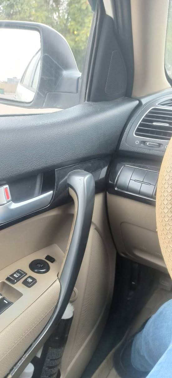 سورنتوا  ٧ راكب خليجي موديل 2015  مكينه 4  سلندر 2400 بصمه تشغيل  ٣ قطع تبريد كشنات كهربائي رقم اربيل السياره مكانها بكربلاء هي والمالك صدر جديد ومنظومه تبريد جديده السعر ب 160 ورقه بيها بارد قطعتين البيبان الخلفي
***********
