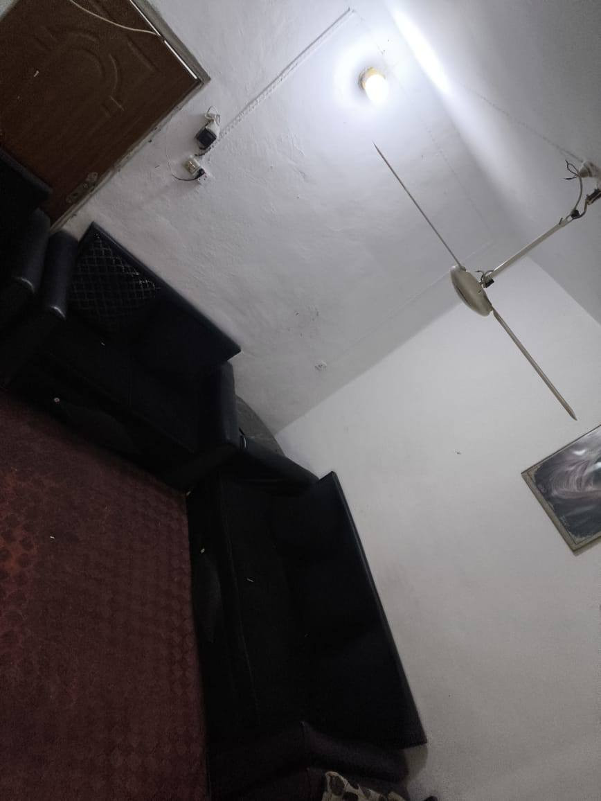 للبيع بيت مساحه 150 متر طابو زراعي سند 25 
غرفتين صاله 
استقبال صحيات داخليه خارجيه
ارضيه سيراميك البيت كله
ترميم جديد
بناء بلوك وطابوك
عكاده
سطح فرشي
شارع صب مجاري

مكاني الحمزه الغربي قرب سيد حبيب ثاني فرع جار الدكتور احمد تركي

يفرغ خلال 7 ايام 

سعره 47وبي مجال شي بسيط 
أي استفسار الاتصال على الرقم التالي 
***********
