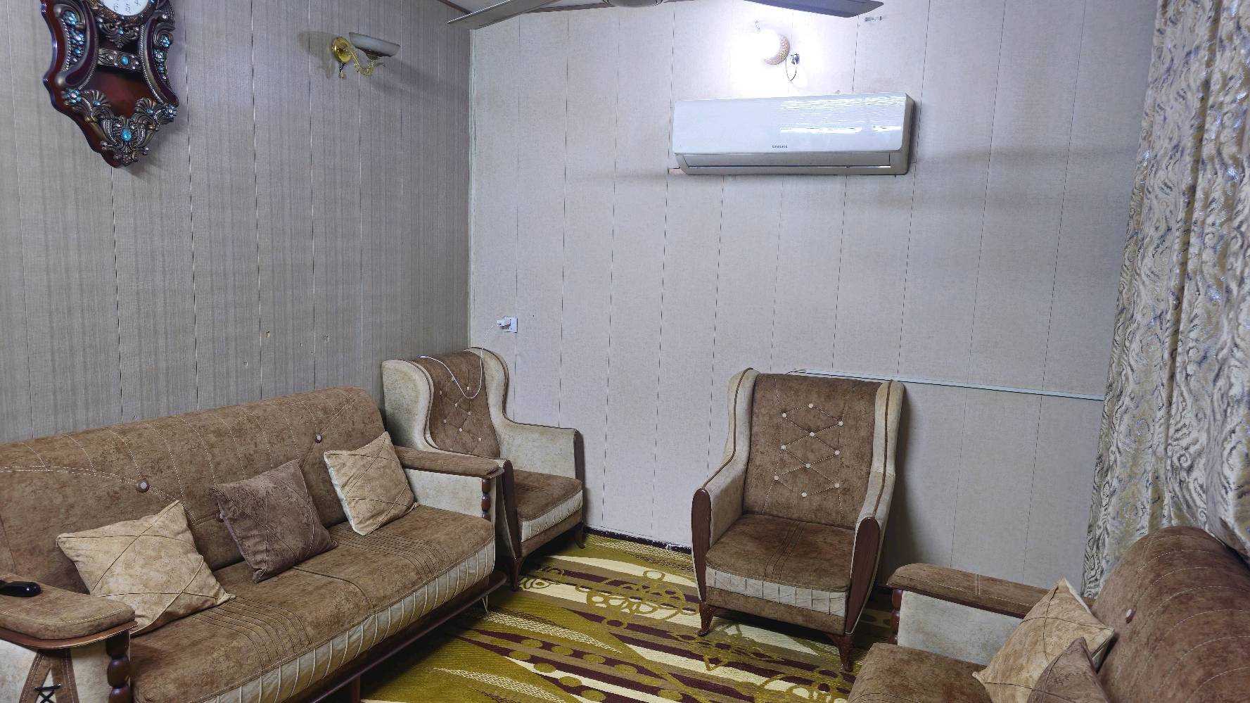 السلام عليكم
بيت ركن للبيع بمنطقة حي اور يم مدرسة بحر العرب قريب على جامع عمار بن ياسر
مساحة البيت: 75 متر
الواجهة 12.5
النزال 6
الطابق الاول غرفة وصالة ومطبخ وصحيات
الطابق الثاني غرفة وحولي والسطح بي سندويش مخزن وتواليت
البيت بناءه متوسط جاهز للسكن
السعر 160 مليون وبي مجال
للاستفسار اكثر واتساب
***********
