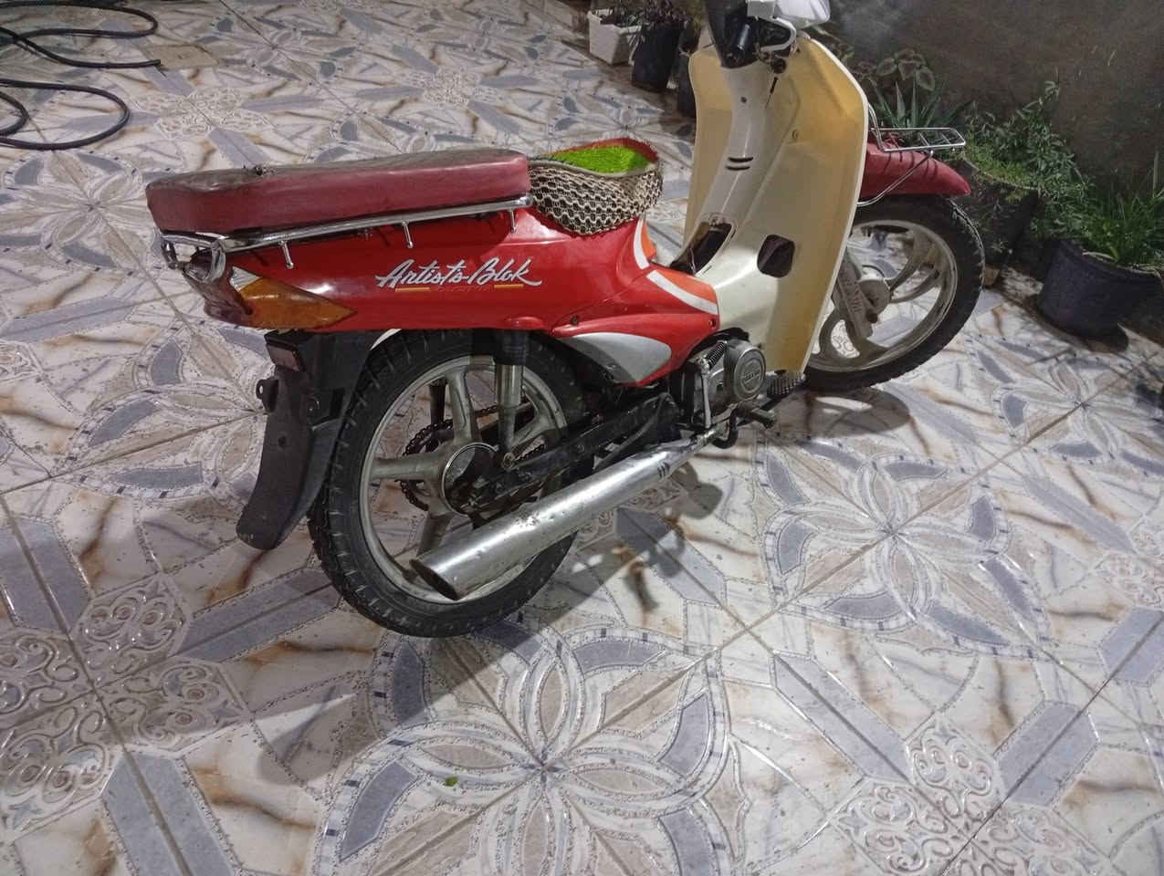 السلام عليكم لبيع سرفيز 
٤٠٠
***********
مكان صلاح الدين بلد 
جماعت 300اطلع كبل
