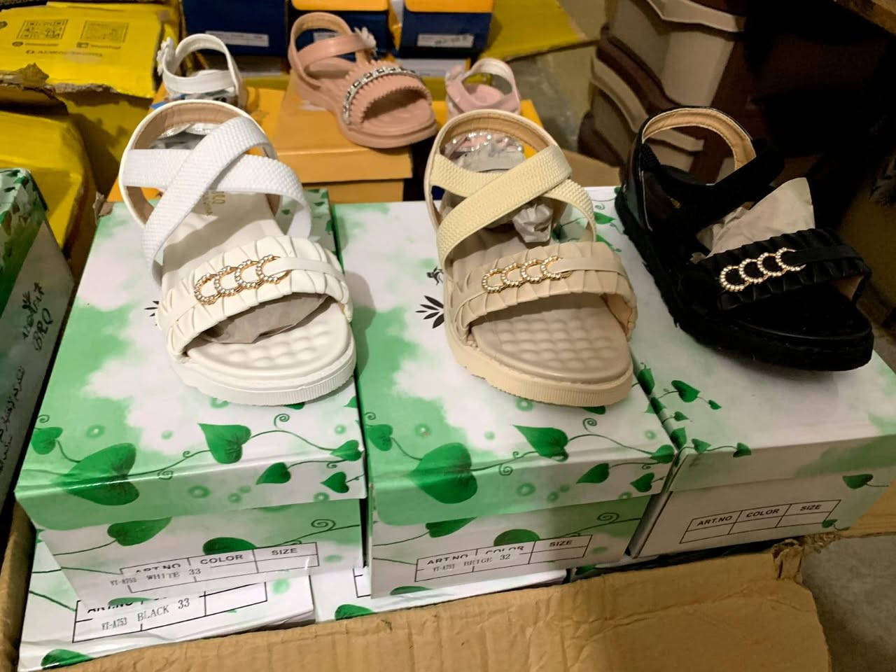 احذيه. للبيع.  جمله فقط.   قياسات. من 26الى36. 
السعر 3500.     العنوان موصل حي البكر.   
التواصل. على الرقم. ***********
