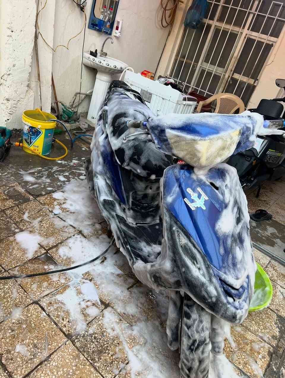 دراجة ماكس 140 دراجة كفراتها نضيفة بس متروكة صارلها فتره  وماتشتغل السعر 150 وبيها مجال شي بسيط ملاحضة ابيع كوم حديد الرقم *********** مكان الدراجة بغداد منطقة الحرية
