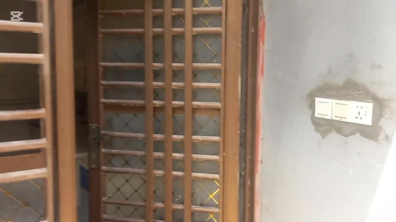 للبيع مشتمل طابقين موقع ممتاز  100م تحويل أسهم  في طويريج حي الرياض غرفتين نوم وستقبال وصاله ومطبخ ومجمع صحيات خارجي وداخلي كل الخدمات متوفره للإستفسار الاتصال***********او مراجعة مكتب عقارات ابو كرار
