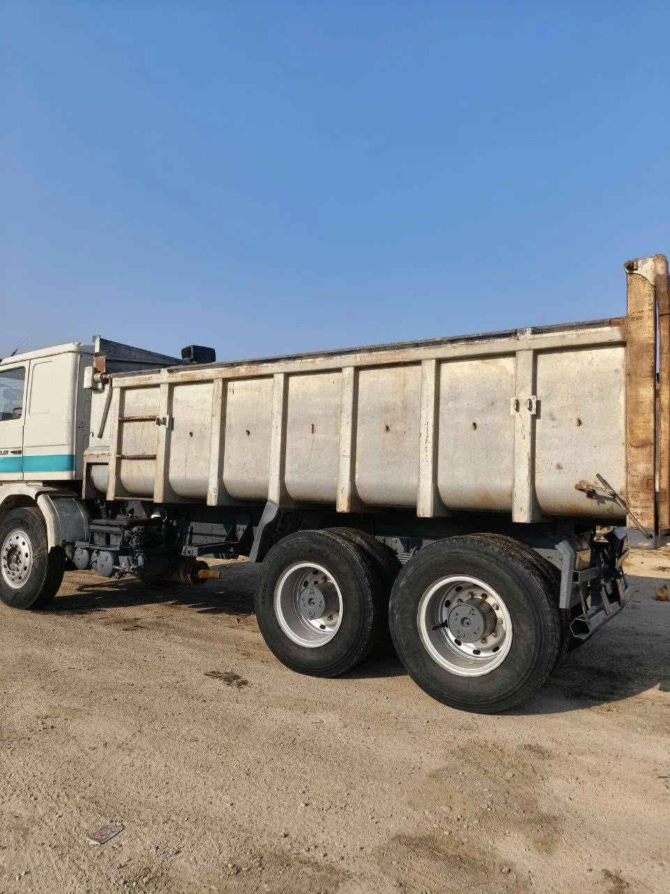 سلام عليكم سكانيه للبيع /113/موديل 91  مكفوله كفاله عامه كهربائيات كله شغاله تبريد  تخم تاير كير 5/5  محرك وكير جدد مجموعه كتر 19 رقم بصره / المكان واسط نعمانيه / ***********
